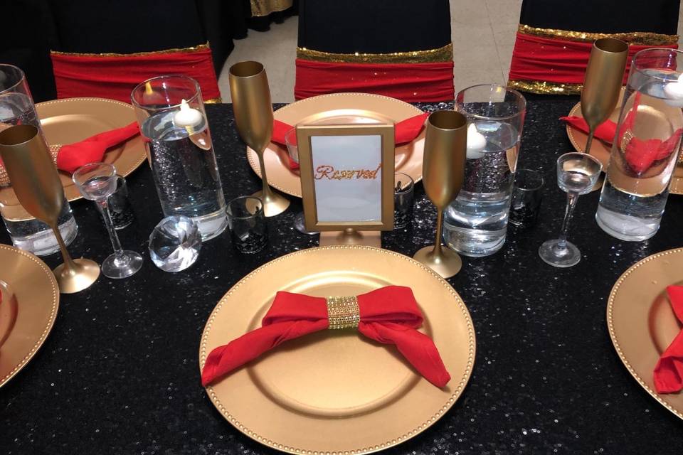 Red and black table decor