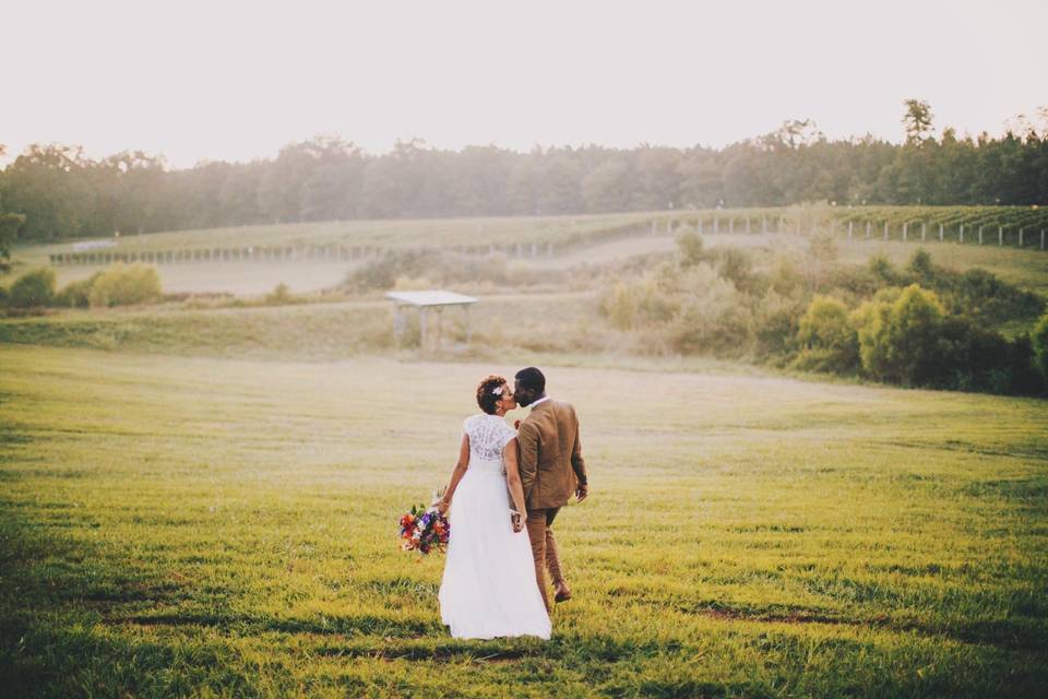 Kiss in the fields