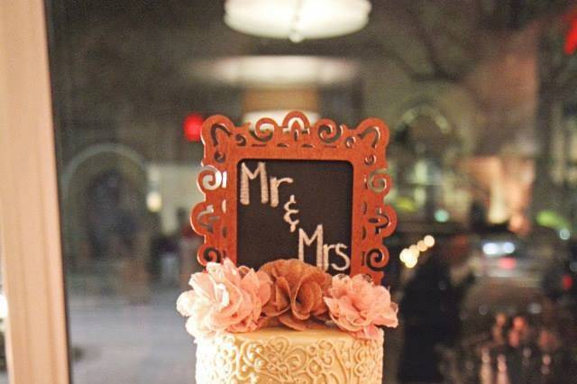 Handmade cake topper styled by Forté Events.
Photo Credit - Randii Foster Photography