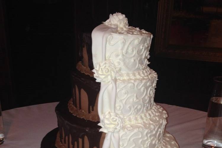 Heitzman Traditional Bakery And Deli Wedding Cake Louisville Ky Weddingwire