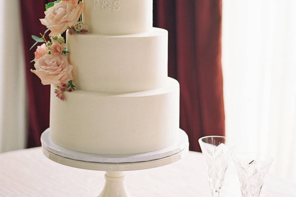 Angelic wedding cakes