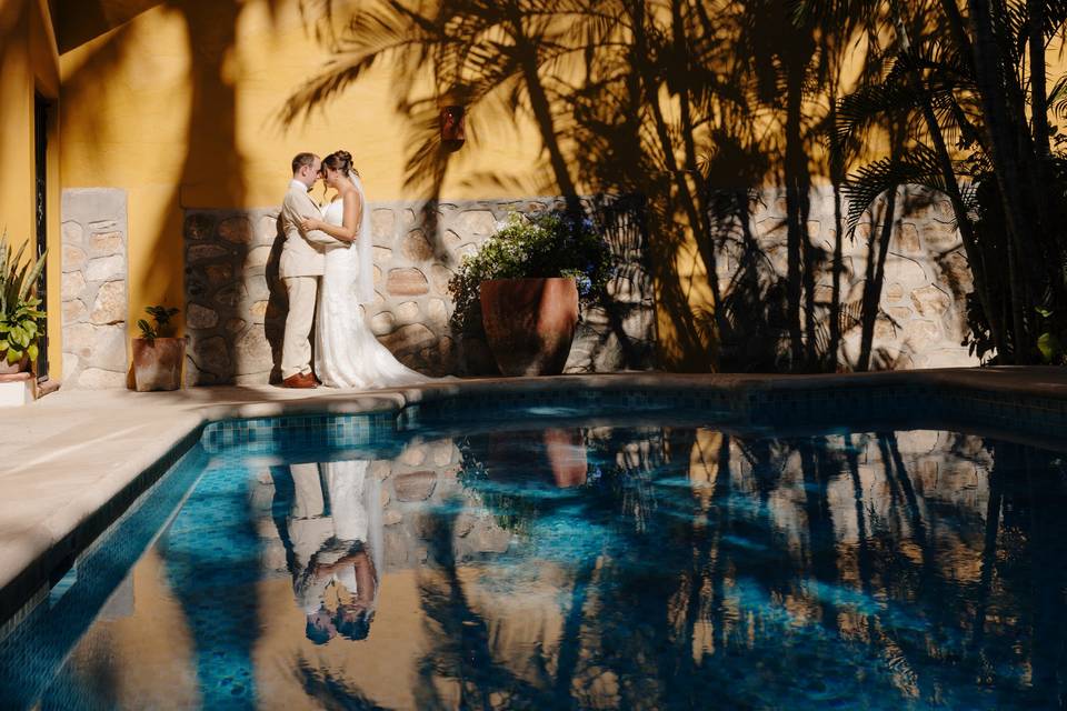 Pool kiss