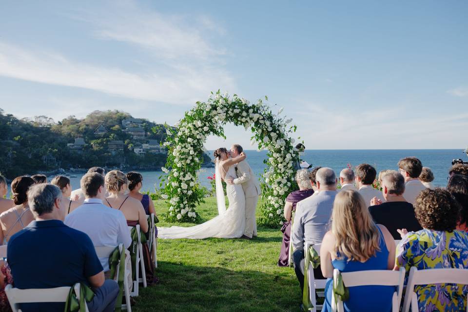 Kiss in the ceremony