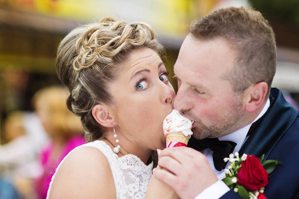 Couple sharing a cone