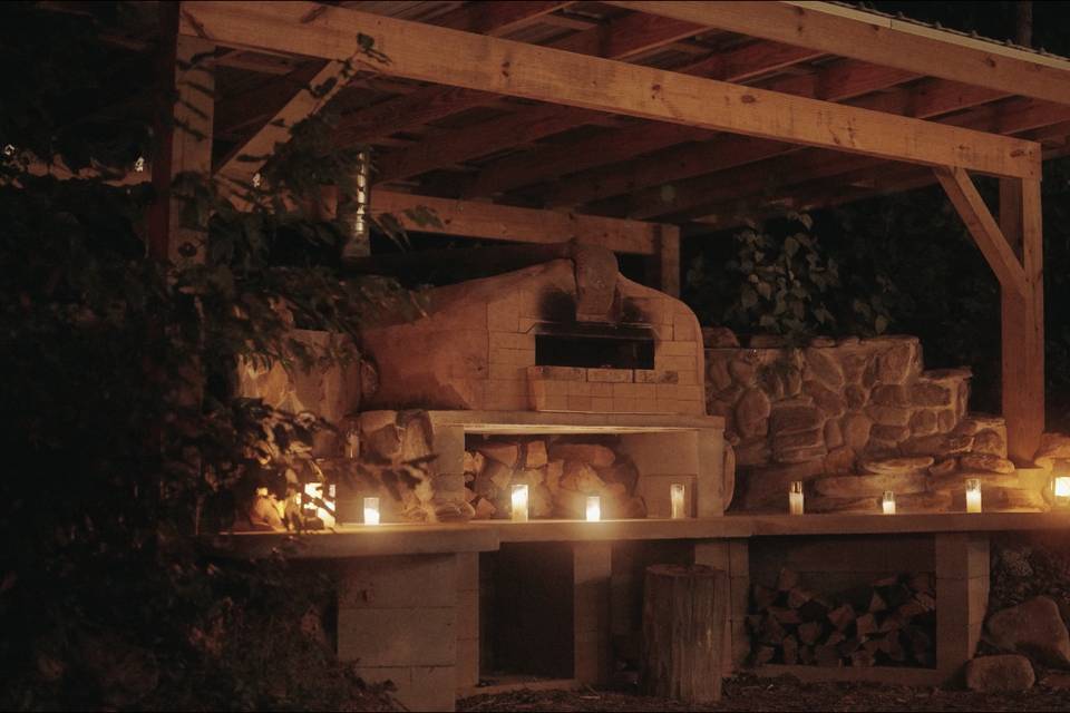 Wood-fired pizza oven