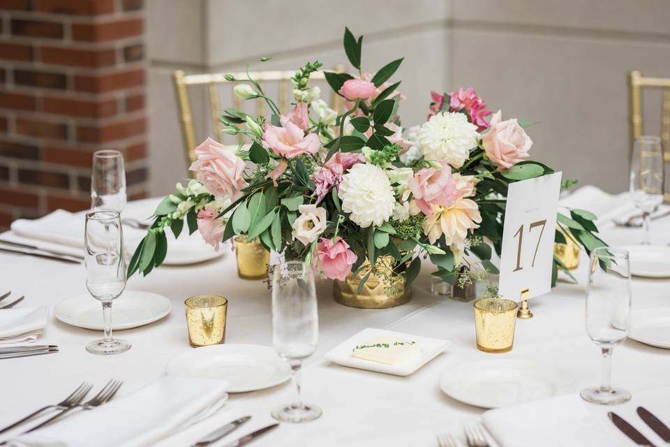 Peaches & cream centerpiece