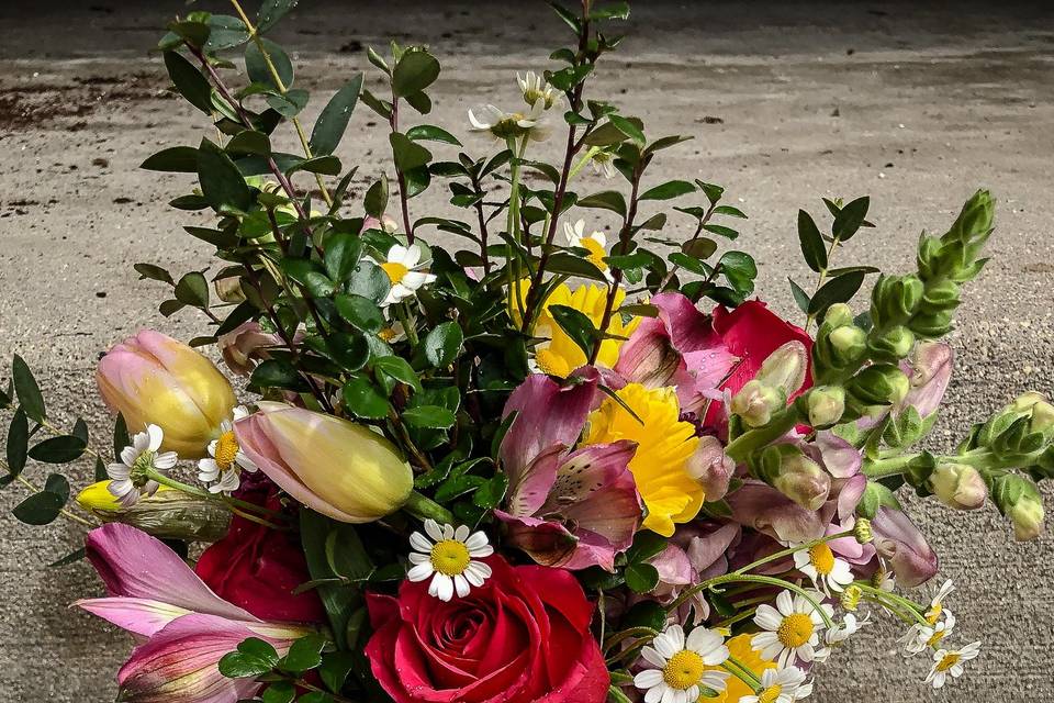 April wedding bouquet