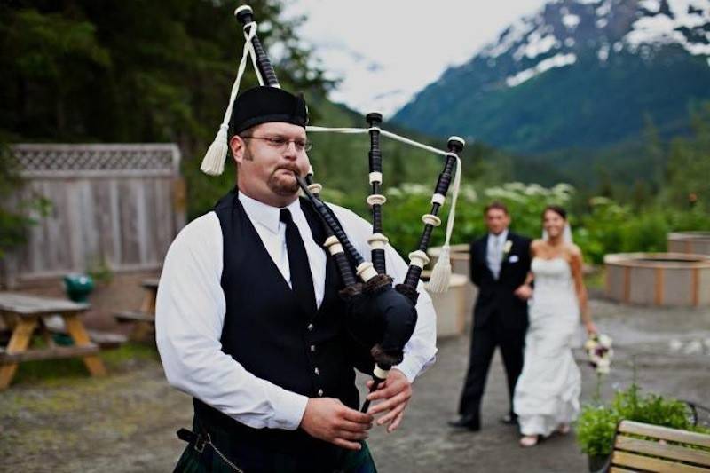 We have connection's for a piper, if needed. The stewart's making their grand entrance - crow creek mine