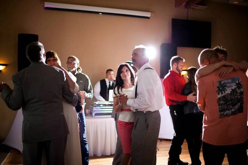 Packed dance floor - jitters cafe, eagle river