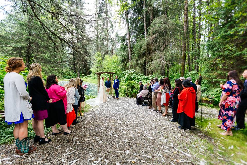 Outdoor ceremony at raven glacier lodge, girdwood