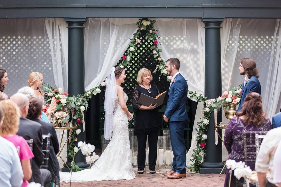 Tranquil ceremony - Apt B Photography