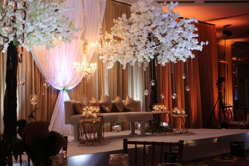 Gorgeous stage for reception