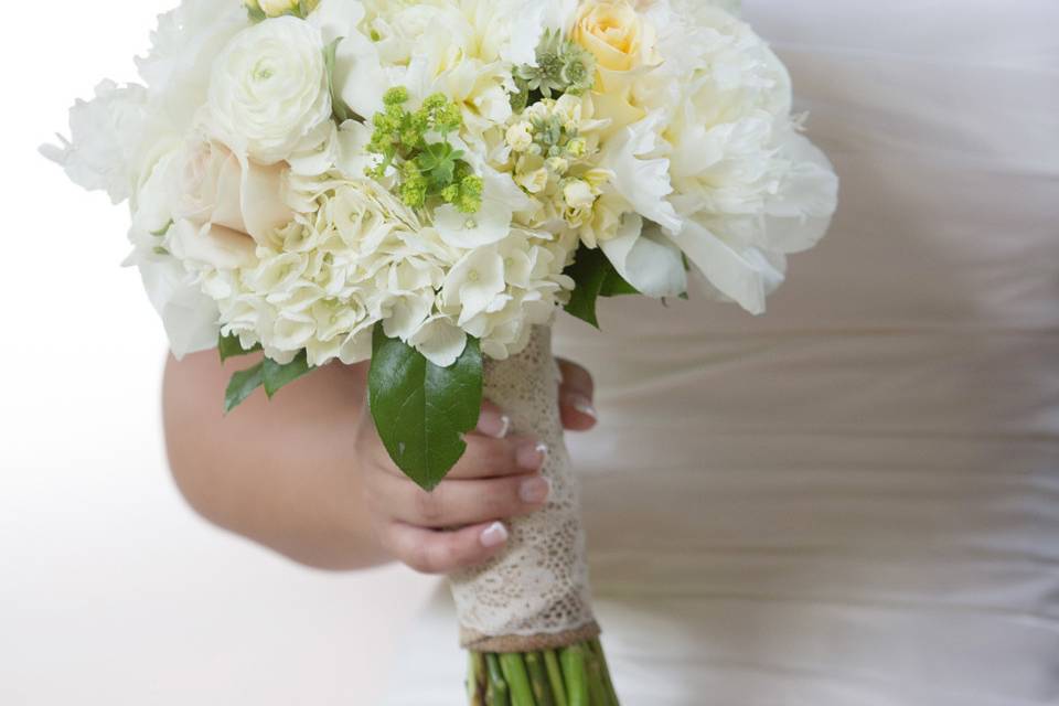 Classic Ivory Bouquet