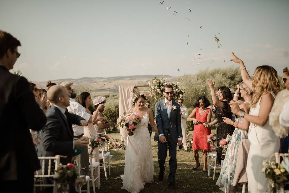 Throwing olive leaves at the ceremony