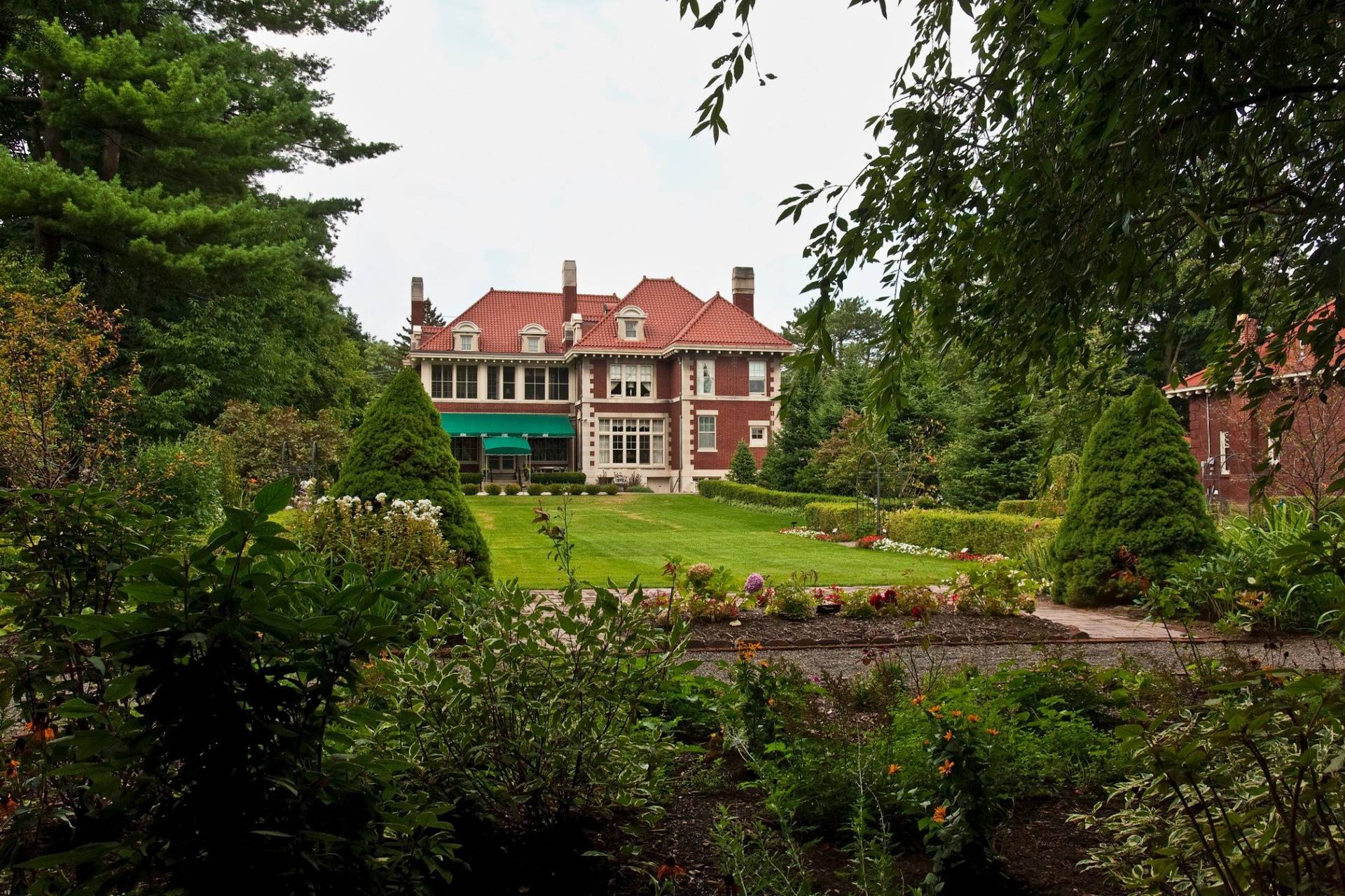 Lynne Parks '68 SUNY Cortland Alumni House - Mansion Weddings ...