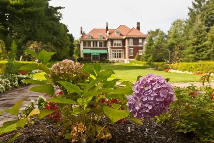 Lynne Parks '68 SUNY Cortland Alumni House