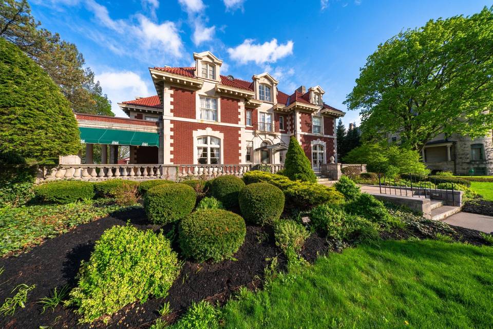 Lynne Parks '68 SUNY Cortland Alumni House