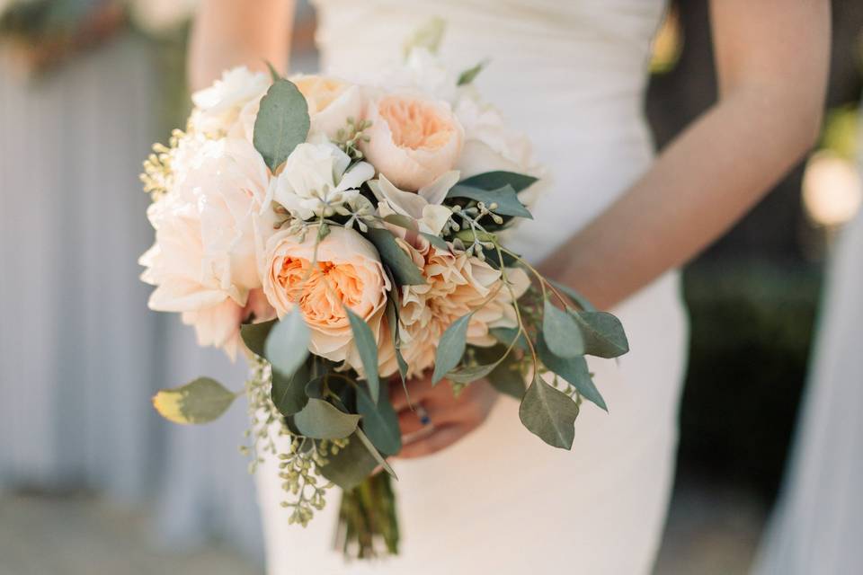 Peach bridal bouquet