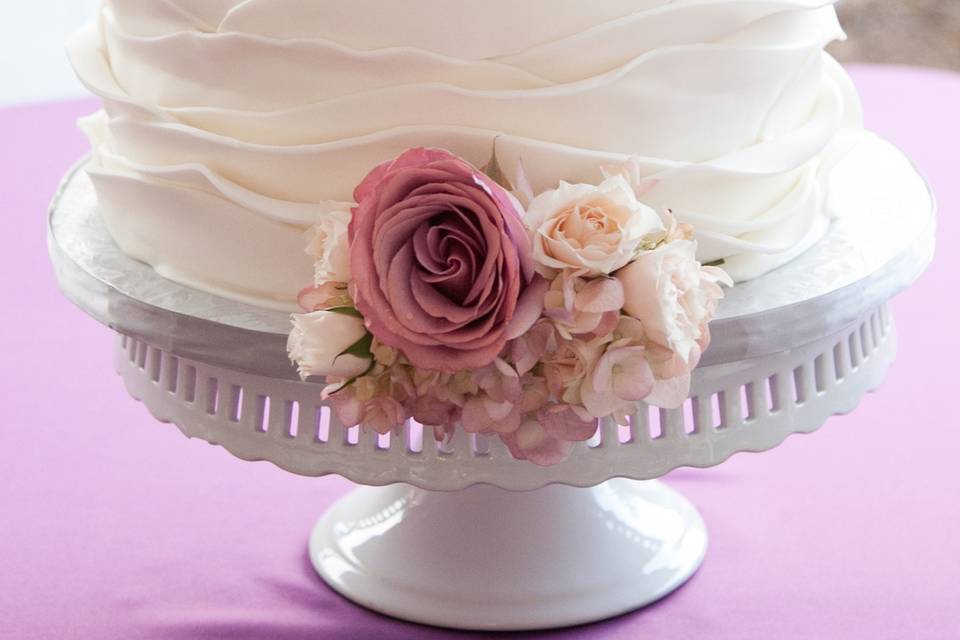 2-tier wedding cake