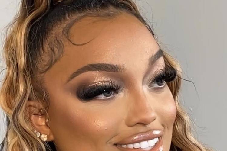 Glowy makeup - medium tan