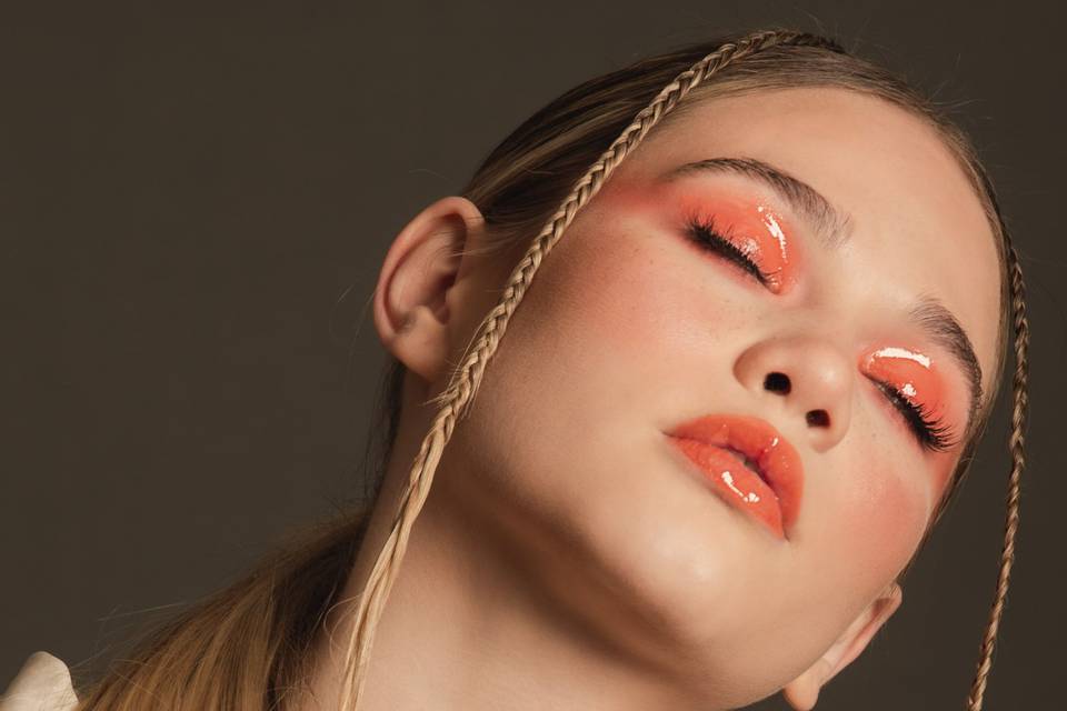 Glossy lid editorial