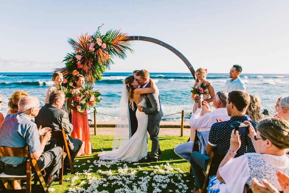 hawaii beach house wedding