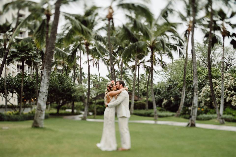 Bride and groom Hawaii oahu
