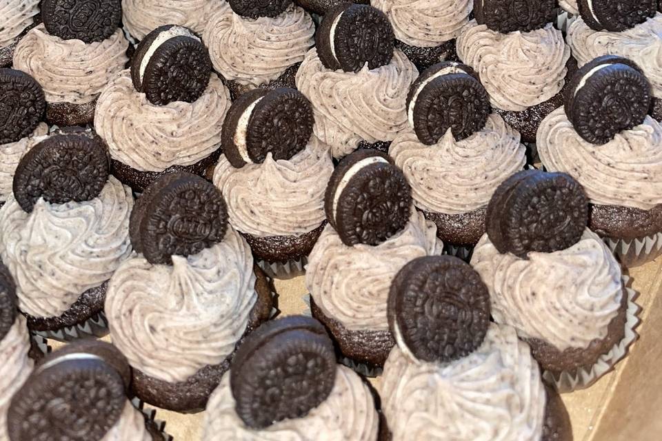 Mini oreo cupcakes