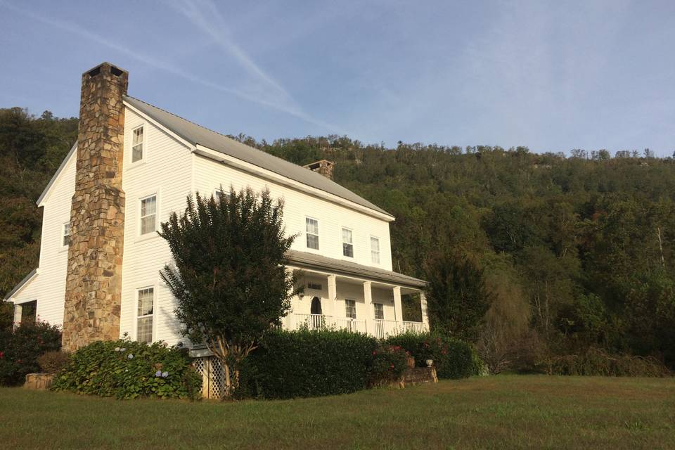 Front lawn view of house