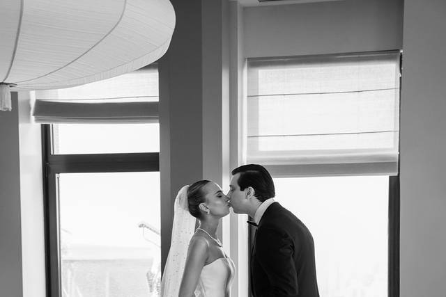 First look kiss