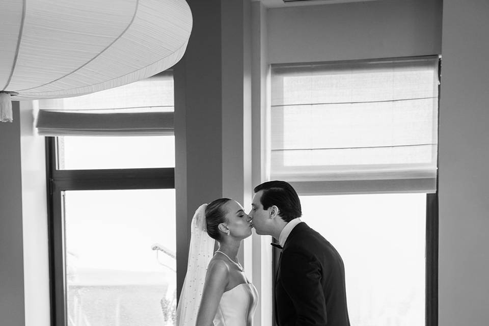 First look kiss