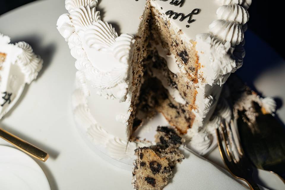 Cake cutting first slice