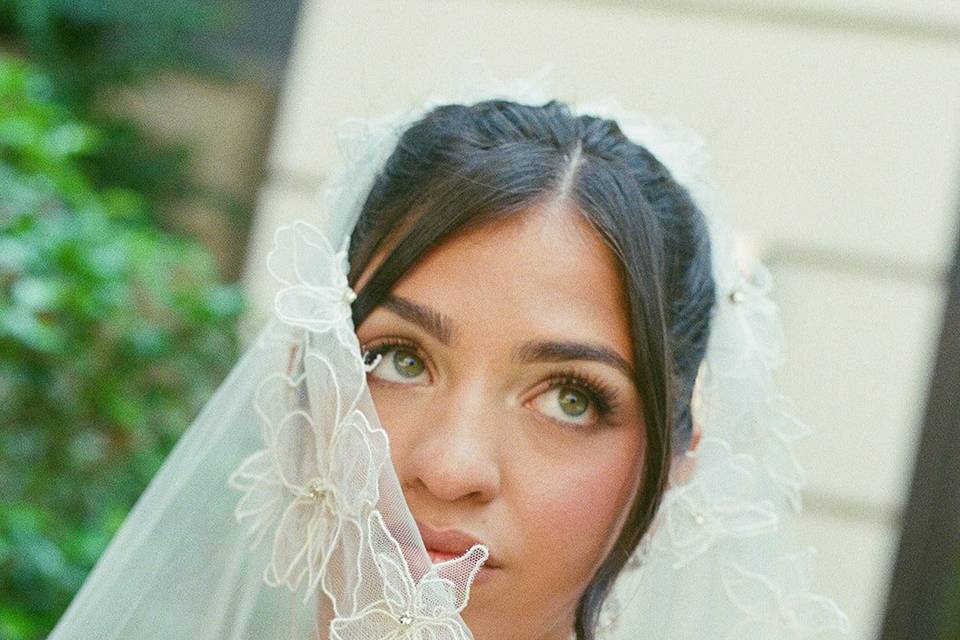 Mari Mi Bridal veil shot