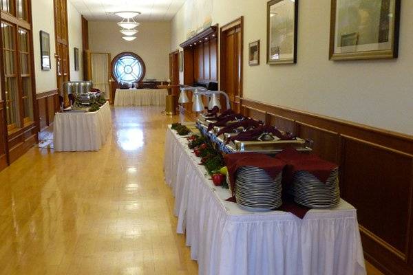 Middletown Bar and Serving Gallery with Buffet Set-up