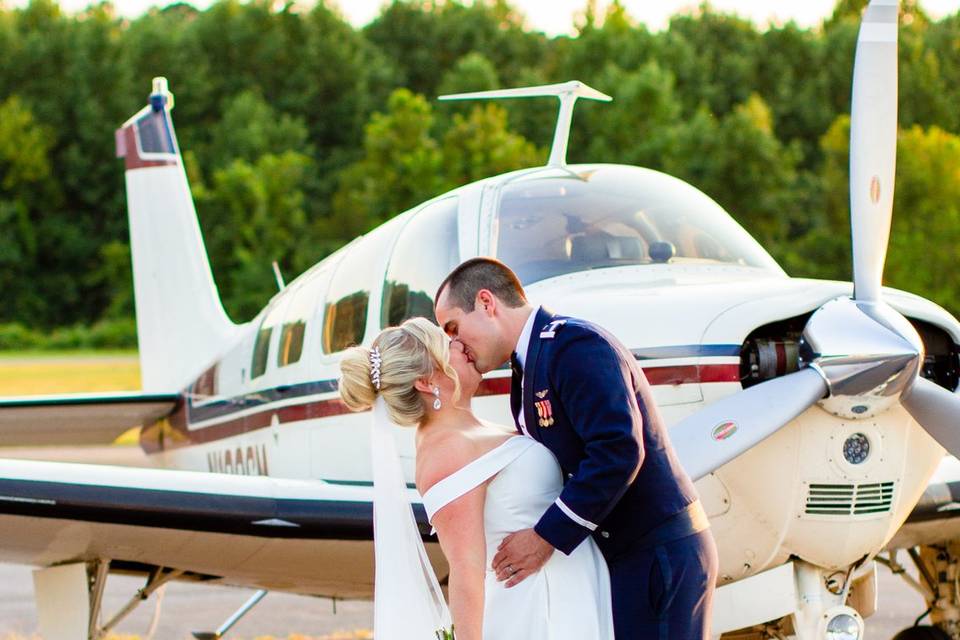 Williamsburg Airport couple