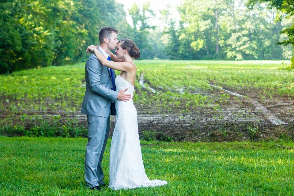 Sweet kisses in a field!