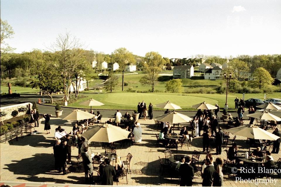 An outdoor cocktail reception