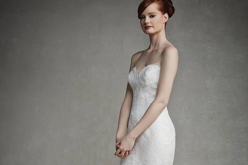 Enzoani Jocelyn
<br>An ultra-chic keyhole back with invisible zipper is perfectly balanced with a classic sweetheart neckline accented with intricate beaded embroideries on a soft chantilly lace mermaid skirt.