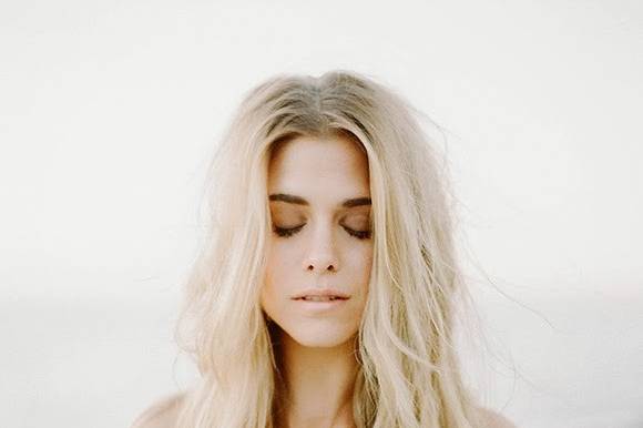 Messy hair look