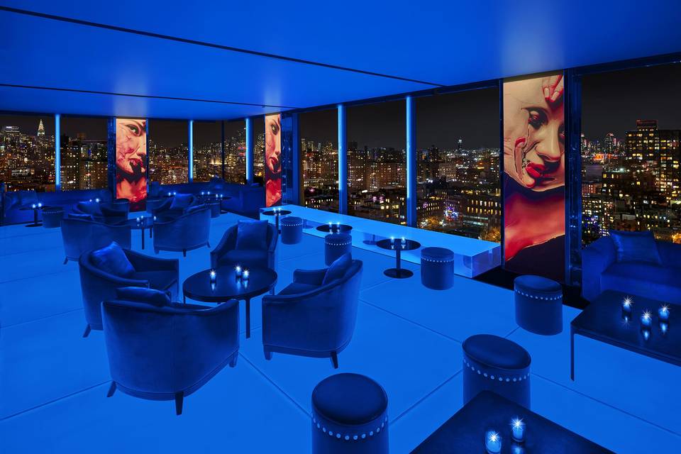 THE ROOF Lounge Area