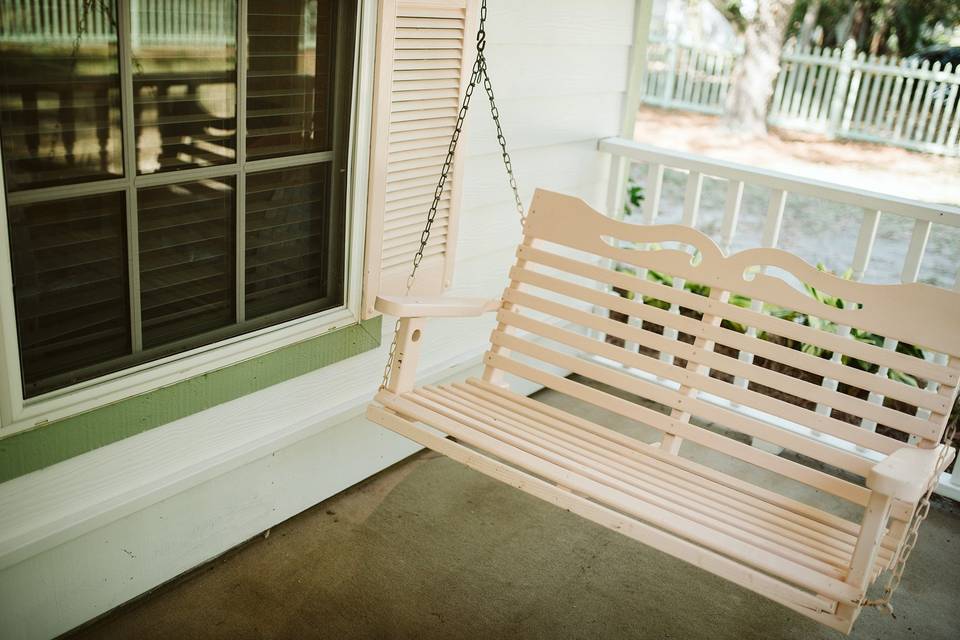 The vintage-style swing