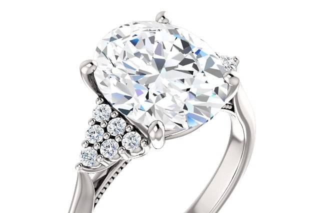 Oval engagement ring