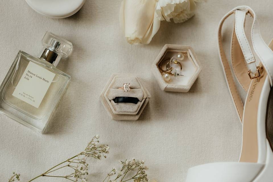 The details perfume and shoes