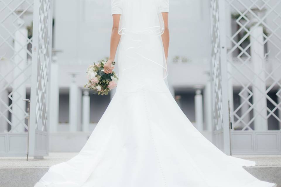 The bride gazing into heaven