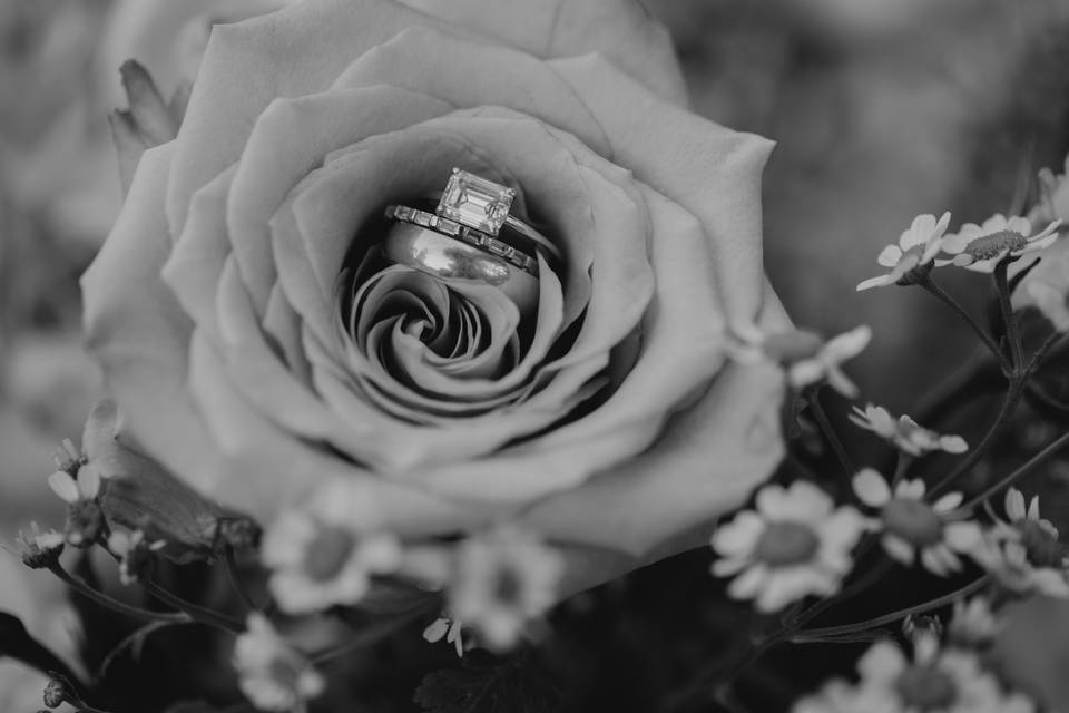 Ring and flower details