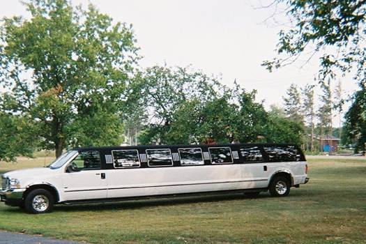 Xecutive Limousine,LLC