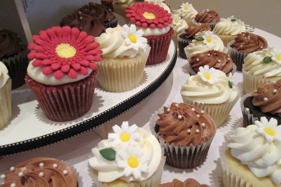 Wedding rosettes and swirls with edible pearls