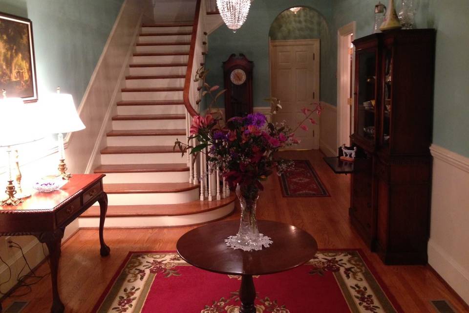 Grand entrance at hill crest bed & breakfast