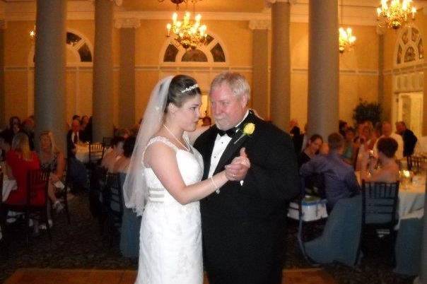 The bride with her father dancing