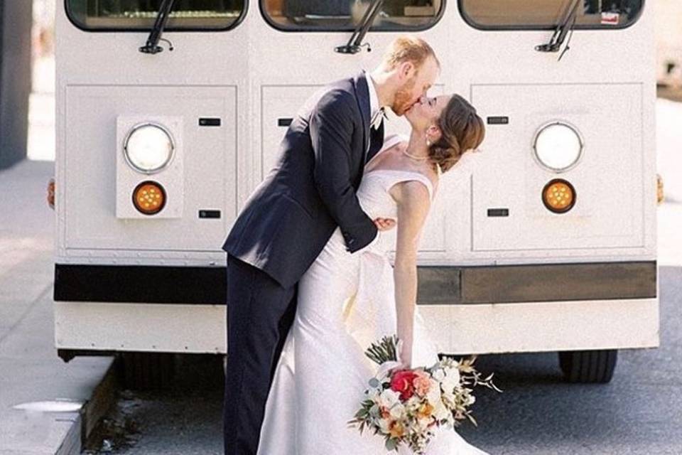 Couple kiss front of Trolley